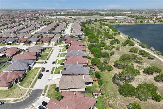 Building Photo - 7522 S Lake Dr