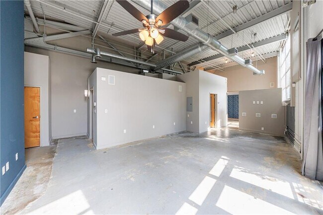 Building Photo - 400 Village Pkwy