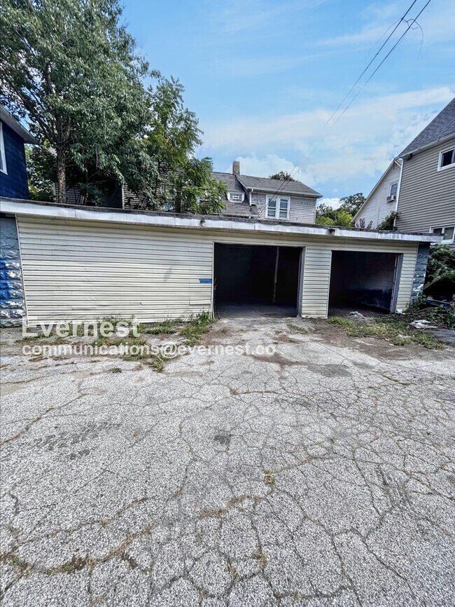 Building Photo - 1809 Denison Ave