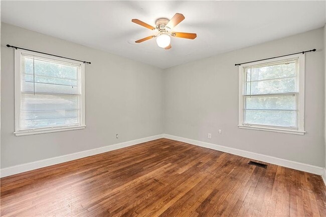 Building Photo - 2229 Beecher Cir SW