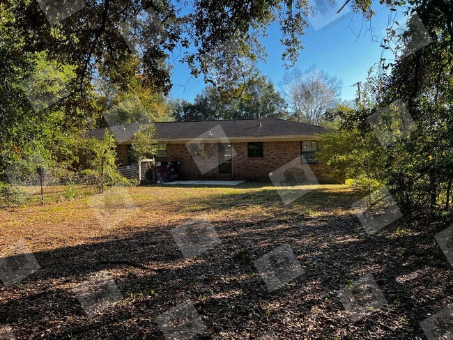 Building Photo - 5682 Crestwood Dr