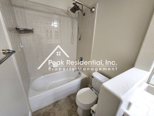 Building Photo - Spacious Folsom 4bd/3ba Home With 3 Car Garage!