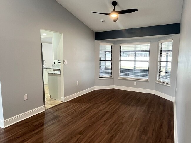 Building Photo - 947 Wages Way