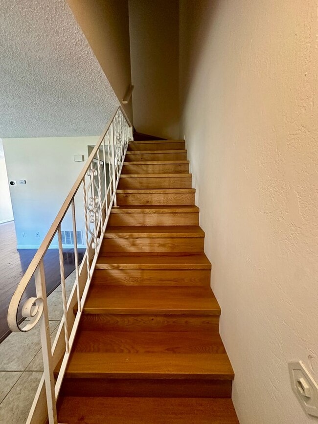 Building Photo - 5042 Glide Dr