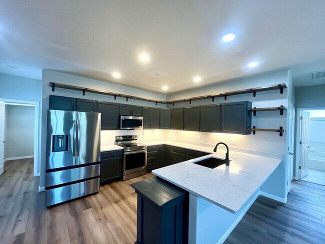 Building Photo - 350 Naples St