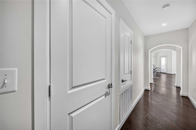 Building Photo - 1010 Rosine St