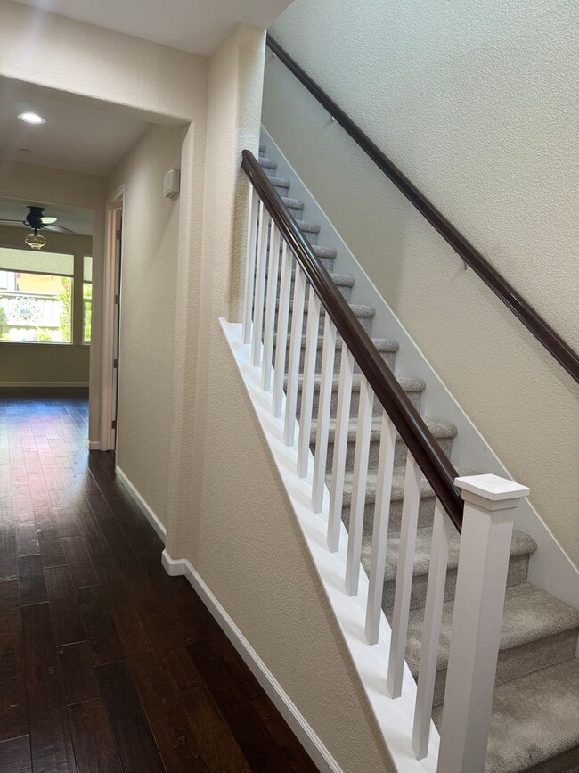 Building Photo - Great location close to Kaiser Roseville