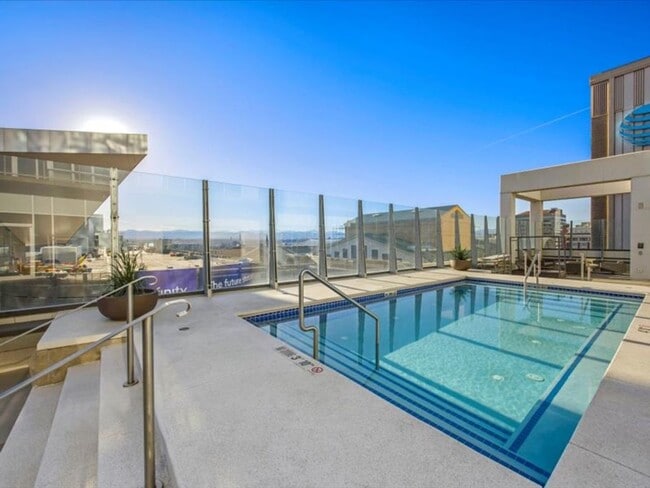Building Photo - Luxury High Rise Condo Available 7/1/25