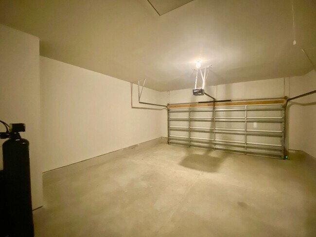 Building Photo - BRAND NEW HOME