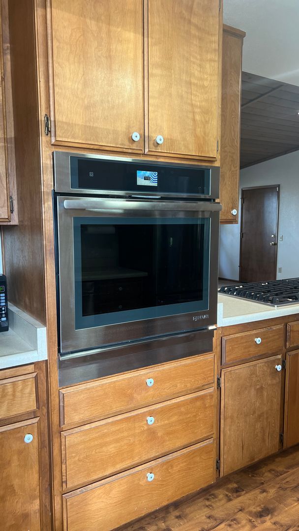 Building Photo - Two Bedroom Two bath home with attached Ga...