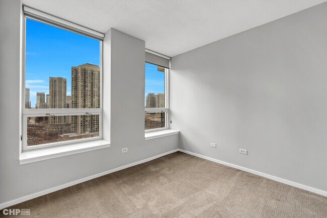 Building Photo - 600 N Kingsbury St