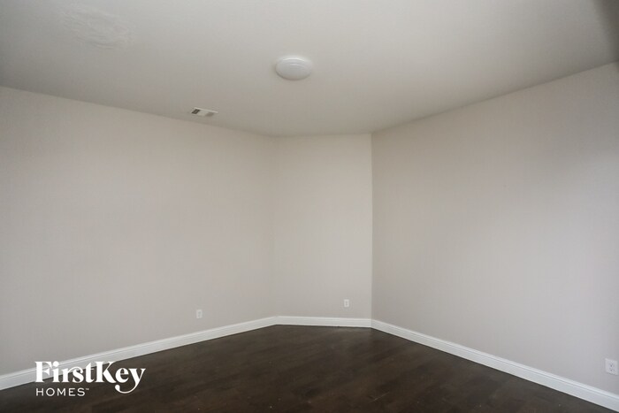 Building Photo - 317 Strait Ln