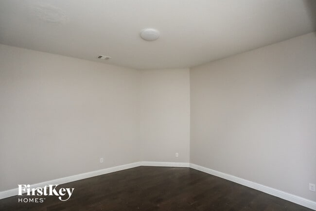Building Photo - 317 Strait Ln