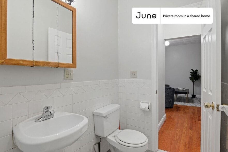 Building Photo - Room in Shared 4 bed/1 bath home