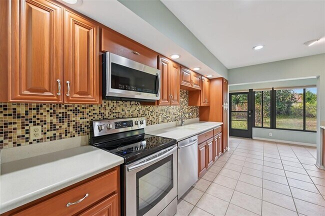 Building Photo - 227 Southampton Dr