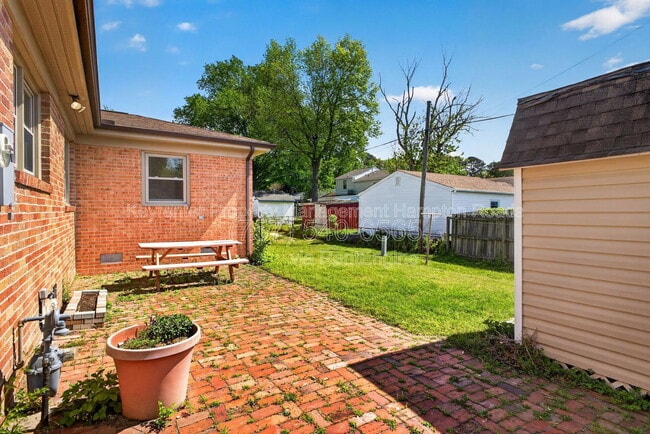 Building Photo - 204 Cleopatra Ct