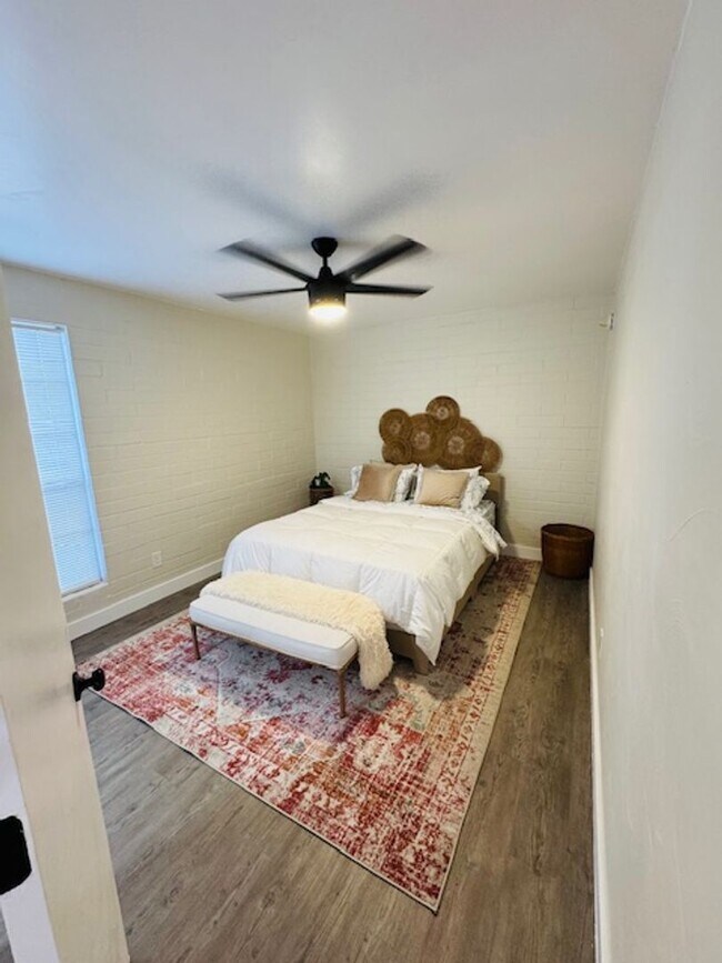 Building Photo - Sunnyslope Apartments