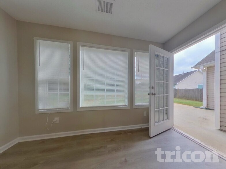 Building Photo - 225 Charleston Pl