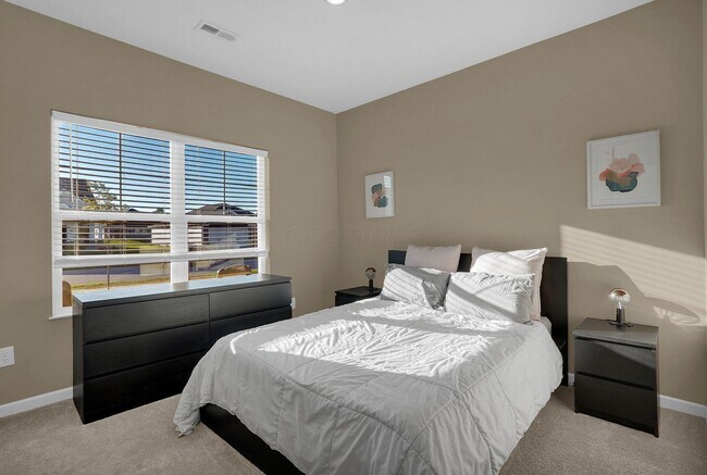 Building Photo - 272 Mannaseh Dr W