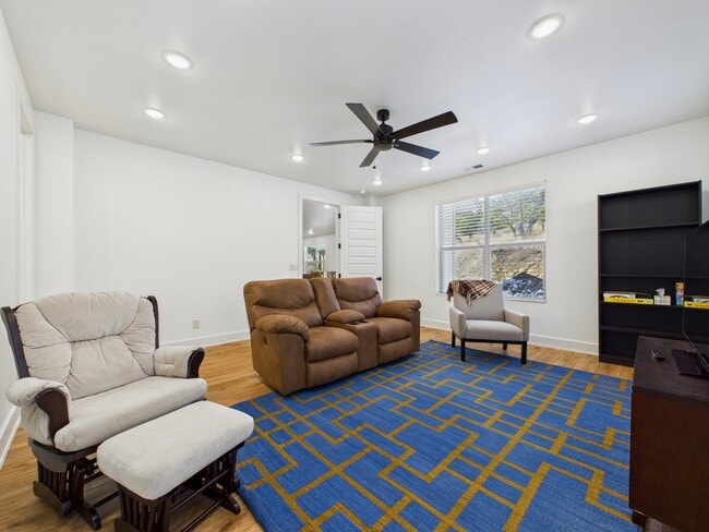 Building Photo - 113 Coker Ln