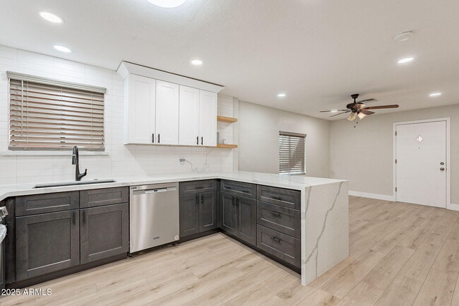 Building Photo - 745 E Pierce St