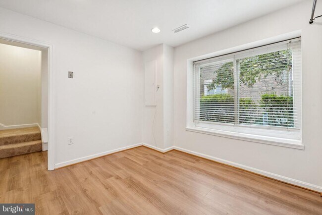 Primary Photo - 3881 Persimmon Cir