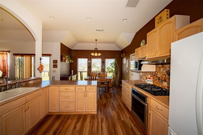 Building Photo - 10106 Schmidt Ln