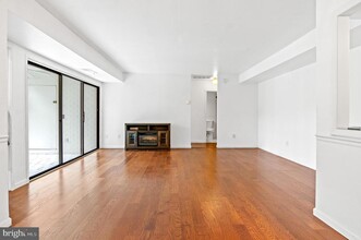 Building Photo - 5482 Cedar Ln