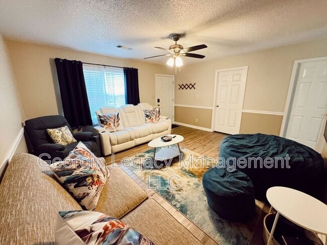 Building Photo - 62 Creek Side Dr