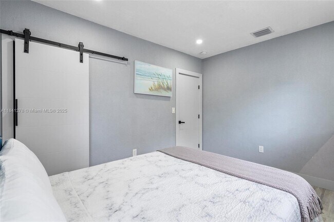 Building Photo - 102 NE 71st St