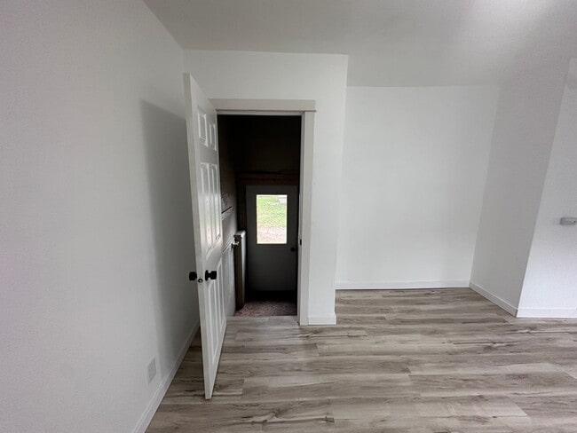 Building Photo - 1016 4th Ave