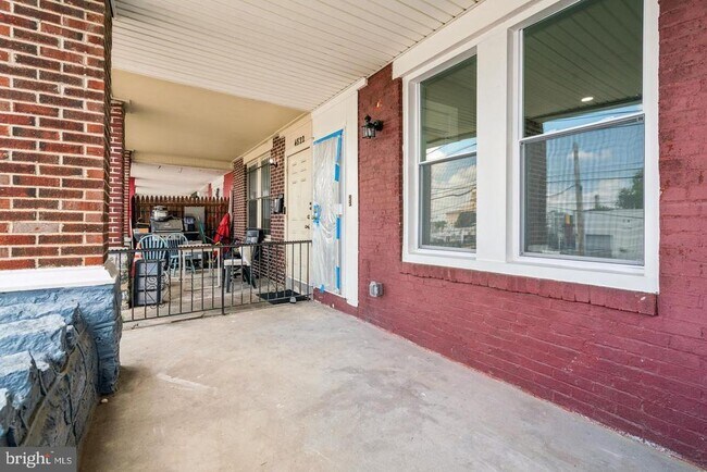 Building Photo - 4824 Sansom St