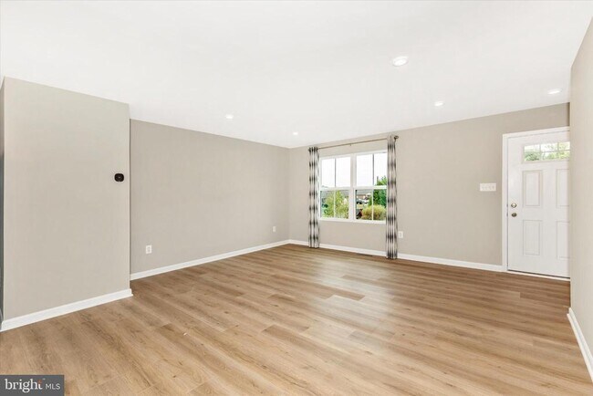 Building Photo - 38 Diopside Dr