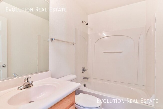 Building Photo - 4616 E Laurel Ct