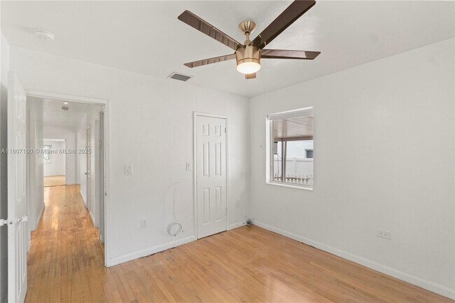 Building Photo - 205 NW 128th St