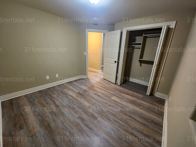 Building Photo - 8462 Granite Ct