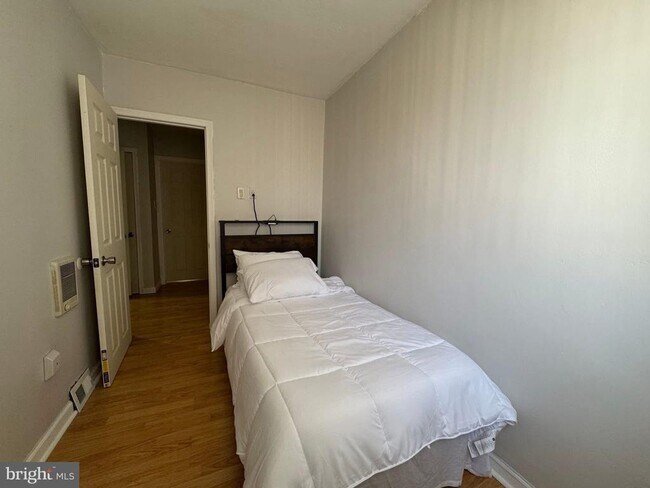 Building Photo - 2726 S 8th St