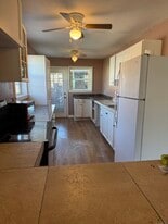 Building Photo - 2116 N Riverside Dr