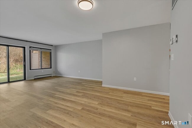 Building Photo - 10 Briar Ct