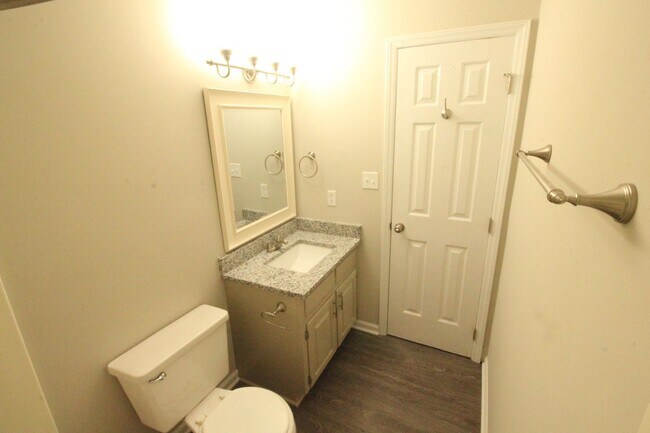 Building Photo - Adorable 2 Bedroom, 1 Bath in West Raleigh near Cary Crossroads - Pet Friendly!