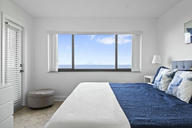 Building Photo - 10152 S Ocean Dr
