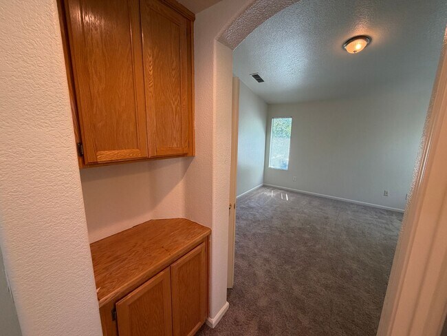 Building Photo - Large Corner Lot