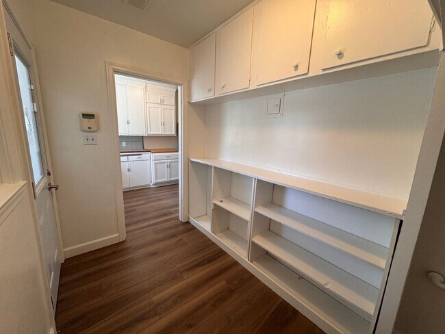 Building Photo - 21 Orange Dr