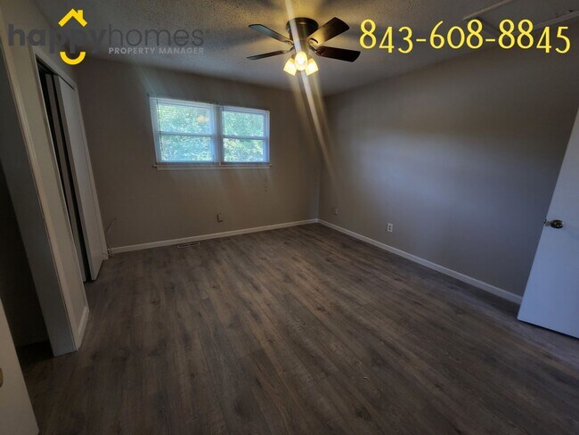 Building Photo - 2/1.5 townhouse in James Island off of Harbor View!