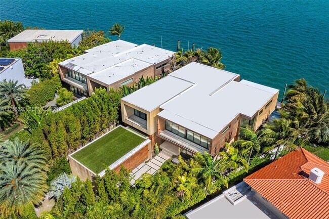 Building Photo - 825 E Dilido Dr