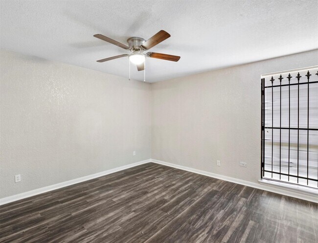 Building Photo - 12500 Sandpiper Dr