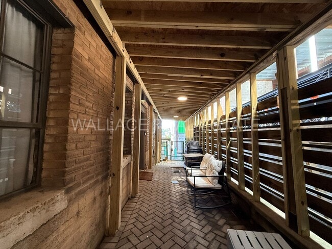 Building Photo - DOWNTOWN LIVING WITH PRIVATE GATED ENTRANCE 1 BEDROOM / 1 BATH