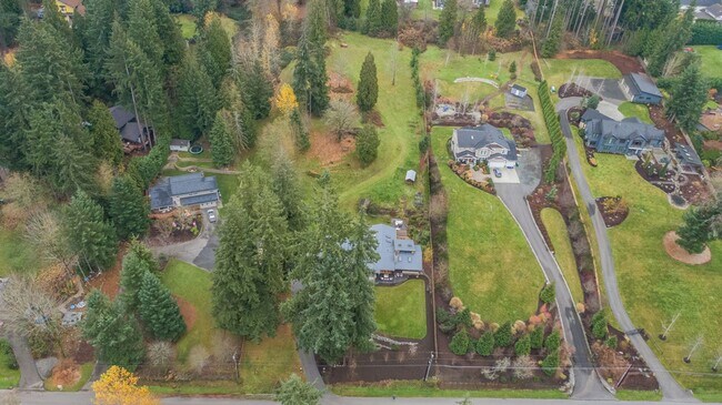 Building Photo - 5 Bedroom 3 Bathroom House With A Huge Yard