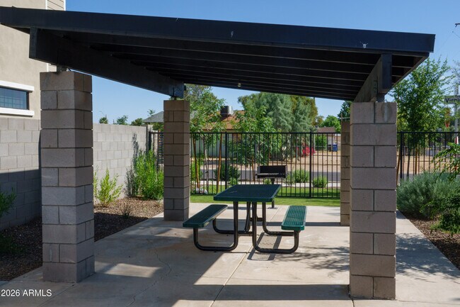 Building Photo - 2601 N 27th St