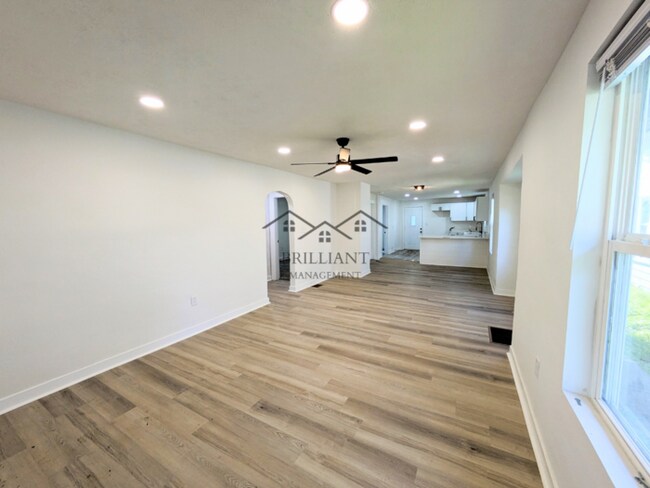 Building Photo - 523 N Alton Ave